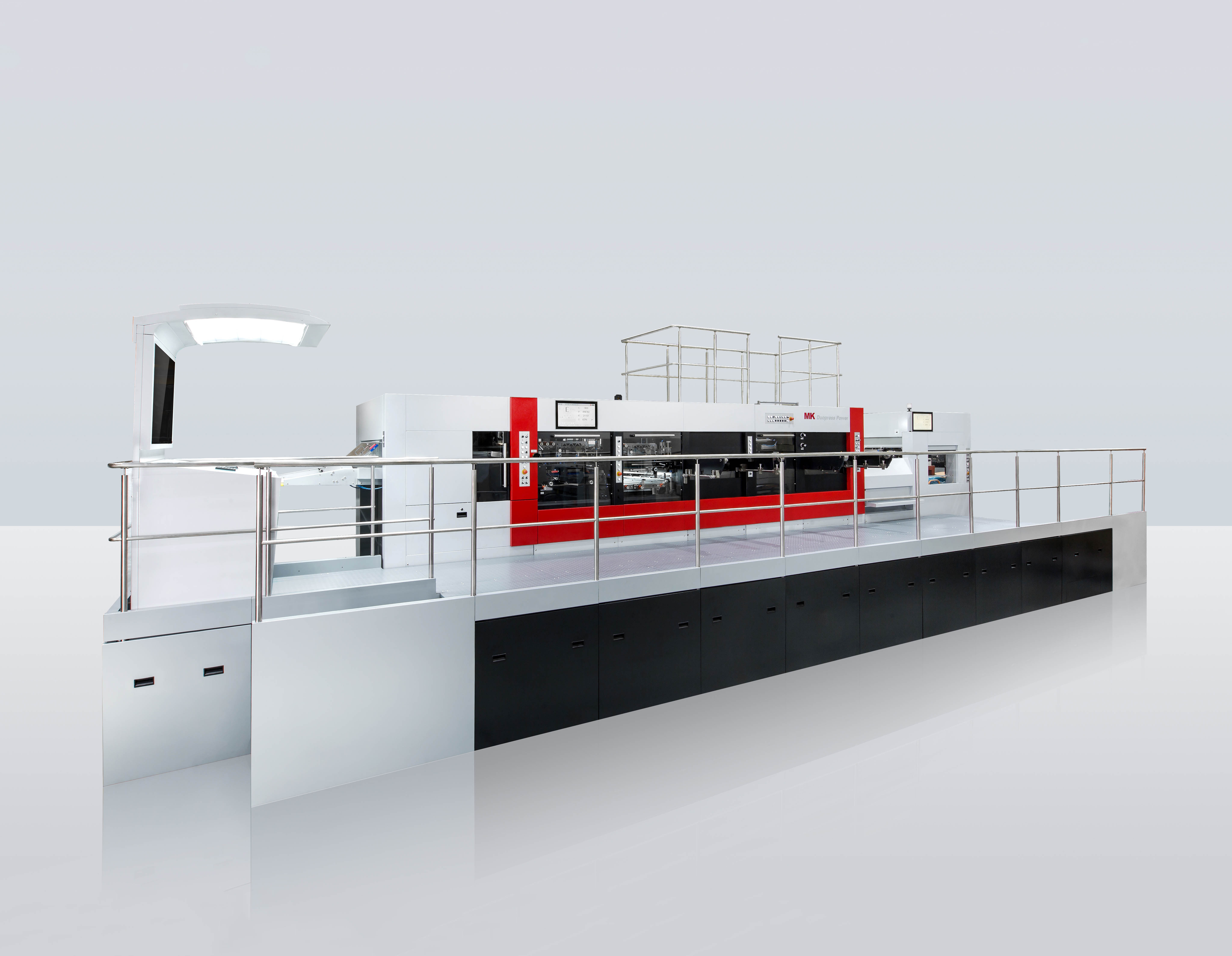 Doupress power106FCSB
技術(shù)描述：高速雙機(jī)組設(shè)計技術(shù)
雙機(jī)組專利技術(shù)，實(shí)現(xiàn)一次走紙完成：燙金+壓凸+模切+清廢+成品收集以及自動出料工作，實(shí)現(xiàn)六效合一。根據(jù)產(chǎn)品工藝要求靈活組合，以7000張/小時的工作速度，效率提高3-4倍。